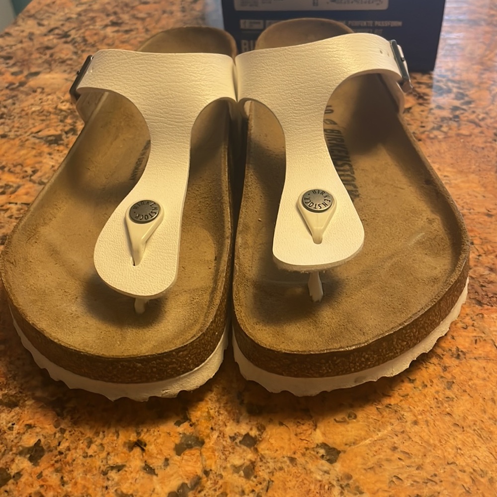 White Birkenstock Gizeh Thong Sandal like new in size 40 womens size 9.0